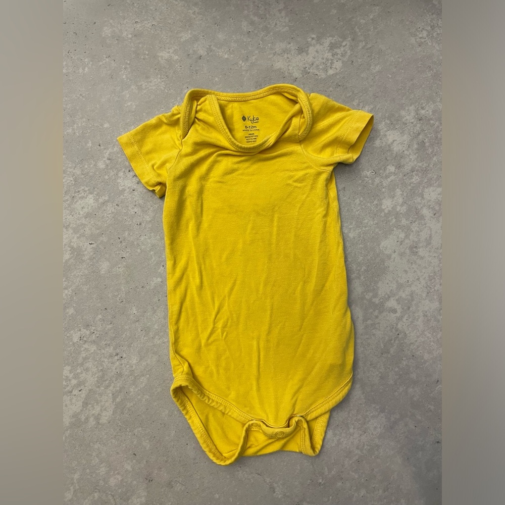 Kyte baby short sleeve bodysuit 6-12 months